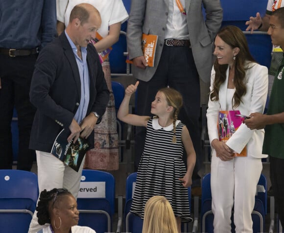 Le prince William, Kate Middleton et la princesse Charlotte de Cambridge assistent au Jeux du Commonwealth au centre sportif de l'Université de Birmingham. Le 2 août 2022.