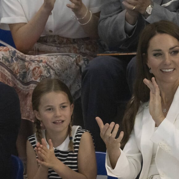 Le prince William, Kate Middleton et la princesse Charlotte de Cambridge assistent au Jeux du Commonwealth au centre sportif de l'Université de Birmingham. Le 2 août 2022.