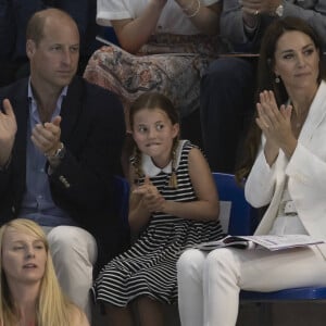 Le prince William, Kate Middleton et la princesse Charlotte de Cambridge assistent au Jeux du Commonwealth au centre sportif de l'Université de Birmingham. Le 2 août 2022.