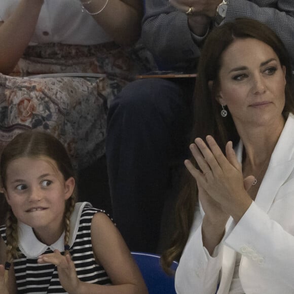 Le prince William, Kate Middleton et la princesse Charlotte de Cambridge assistent au Jeux du Commonwealth au centre sportif de l'Université de Birmingham. Le 2 août 2022.