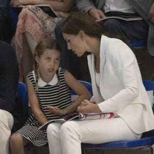 Le prince William, Kate Middleton et la princesse Charlotte de Cambridge assistent au Jeux du Commonwealth au centre sportif de l'Université de Birmingham. Le 2 août 2022.