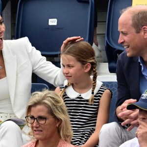 Le prince William, Kate Middleton et la princesse Charlotte de Cambridge assistent au Jeux du Commonwealth au centre sportif de l'Université de Birmingham.