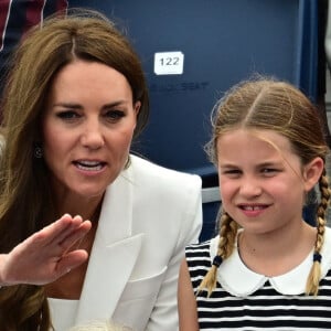 Le prince William, Kate Middleton et la princesse Charlotte de Cambridge assistent au Jeux du Commonwealth au centre sportif de l'Université de Birmingham.