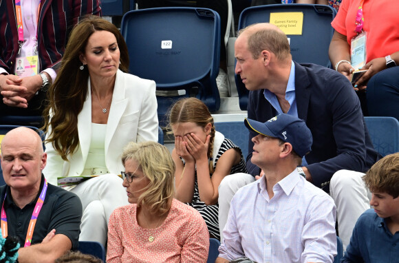 Le prince William, Kate Middleton et la princesse Charlotte de Cambridge assistent au Jeux du Commonwealth au centre sportif de l'Université de Birmingham. Le 2 août 2022.
