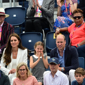 Le prince William, Kate Middleton et la princesse Charlotte de Cambridge assistent au Jeux du Commonwealth au centre sportif de l'Université de Birmingham. Le 2 août 2022.