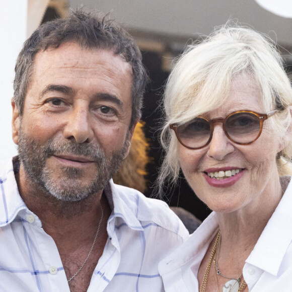 Exclusif - Sophie Davant, Bernard Montiel, Chantal Ladesou - François-Xavier Demaison a présenté son tout nouveau spectacle "Di(x)Vin(s) lors de la 38ème édition du Festival de Ramatuelle au théâtre de Verdure à Ramatuelle le 2 aout 2022. Plus qu'un one man show, il revient sur scène avec un quatrième spectacle intime mêlant confidences et personnages. © Cyril Bruneau/ Festival de Ramatuelle/Bestimage