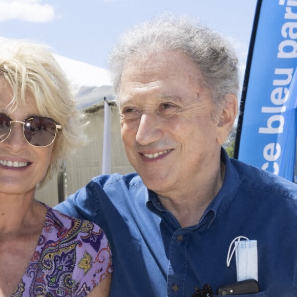 Exclusif - Sophie Davant, Michel Drucker - Festival des Livres et des Artistes organisé par l'association "Lecture pour Tous" engagée dans la lutte contre l'illettrisme au Mail Branly à Paris le 2 juillet 2022. © Pierre Perusseau/ Jack Tribeca / Bestimage