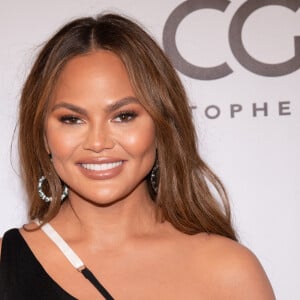 Chrissy Teigen. - Les célébrités assistent à la cérémonie des "7 èmes Annual Beauty Awards" à Los Angeles, le 19 mars 2022. 