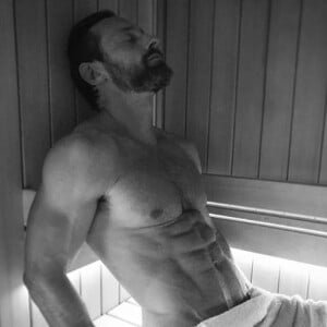 Frank Delay s'est affiché torse nu sur Instagram le 14 janvier 2020, à l'occasion d'une séance de sauna.