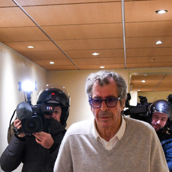 Exclusif - Après sa libération de la prison de la Santé, Patrick Balkany et sa femme Isabelle se rendent à la mairie de Levallois Perret le 12 février 2020. 