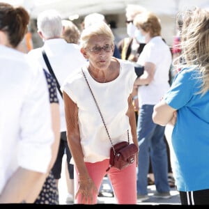 Exclusif - Isabelle Balkany sur le marché. Levallois-Perret , Place de la République, le 31 mai 2020. © Alain Guizard / Bestimage