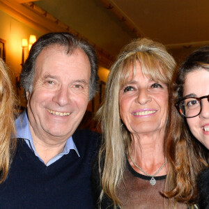 Semi-exclusif - Daniel Russo avec ses filles Amanda et Charlotte et sa femme Lucie Russo - People à la générale de la pièce "La récompense" au Théatre Edouard 7 à Paris le 24 avril 2017. © Coadic Guirec/Bestimage