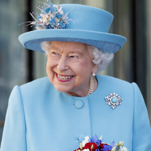 La reine Elisabeth II d'Angleterre visite les bureaux de British Airways à l'occasion du 100ème anniversaire de la compagnie aérienne à Londres, le 23 mai 2019. 