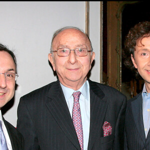 STEPHANE BERN ET SA STATUE, SON PERE LOUIS ET SON FRERE ARMAND - SOIREE ET DINER POUR L'ENTRE AU MUSEE GREVIN DE STEPHANE BERN", "LE FOU DU ROI DEVIENT CIRE"