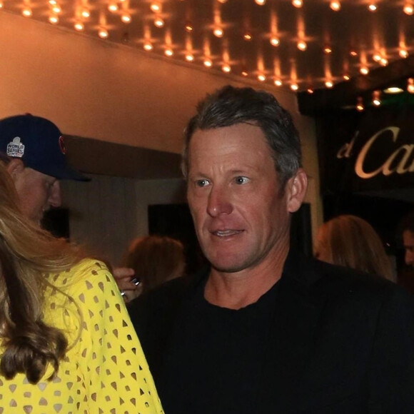 Lance Armstrong croise sa fiancée Anna Hansen au théâtre El Rey à Hollywood le 7 juin 2018.