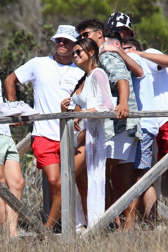 Lando Norris avec sa compagne Luisinha Oliveira et des amis à Formentera, le 8 août 2022.