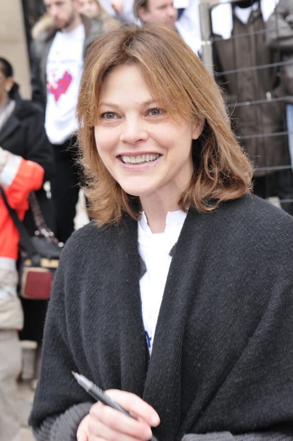 Alexandra Kazan lors du rassemblement à Neuilly-sur-Seine en faveur de Haïti le 7 février 2010