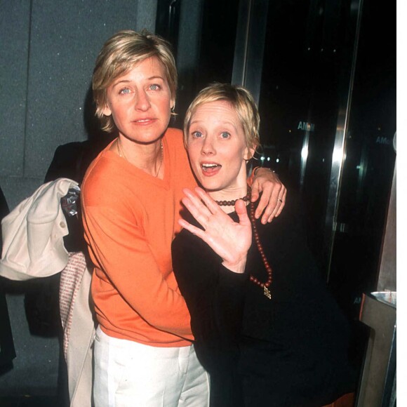 Ellen DeGeneres et Anne Heche amoureuses.