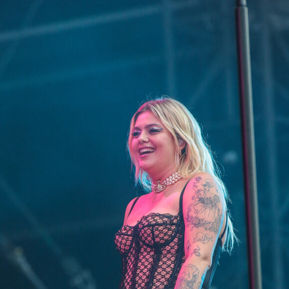Louane et Dominic Harrison, dit Yungblud partagent la scène et mettent le feu lors de l'édition 2022 du Mainsquare Festival à Arras le 1 juillet 2022. No web pour Belgique et Suisse © Stephane Vansteenkiste / Bestimage 