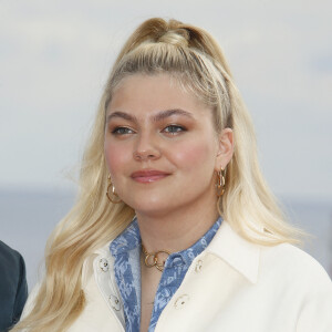 Louane Emera de la série VISIONS CANNESERIES SAISON 5 au Palais des Festivals et des Congrès de Cannes. © Christophe Aubert via Bestimage 