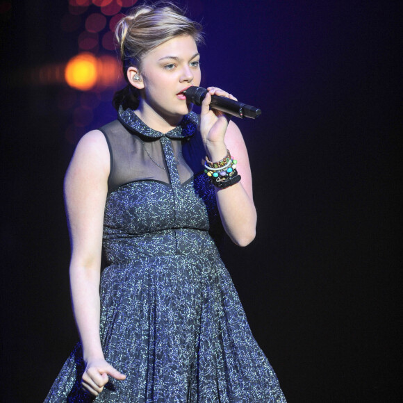La chanteuse LOUANE en concert au Zénith de AMIENS lors de sa première tournée avec les 8 gagnants de la première saison de THE VOICE en 2017. © Patrick Carpentier / Bestimage
