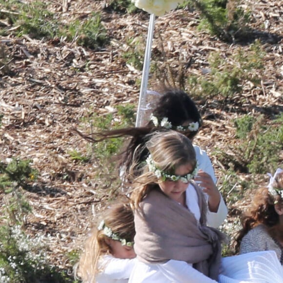 Mariage de Jean-Luc Delarue et Anissa Kehl à Belle-île-en-mer, le 12 mai 2012. Le couple s'est marié dans la maison de l'animateur à Sauzon au cours d'une cérémonie intime. Le fils de Jean-Luc Delarue, Jean, était aux côtés de son père. Le couple, main dans la main, et leurs invités se sont dirigés vers une allée, en direction de la mer, afin de se réunir sur la plage.