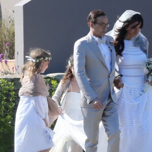 Mariage de Jean-Luc Delarue et Anissa Kehl à Belle-île-en-mer, le 12 mai 2012. Le couple s'est marié dans la maison de l'animateur à Sauzon au cours d'une cérémonie intime. Le fils de Jean-Luc Delarue, Jean, était aux côtés de son père. Le couple, main dans la main, et leurs invités se sont dirigés vers une allée, en direction de la mer, afin de se réunir sur la plage.