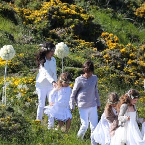 Mariage de Jean-Luc Delarue et Anissa Kehl à Belle-île-en-mer, le 12 mai 2012. Le couple s'est marié dans la maison de l'animateur à Sauzon au cours d'une cérémonie intime. Le fils de Jean-Luc Delarue, Jean, était aux côtés de son père. Le couple, main dans la main, et leurs invités se sont dirigés vers une allée, en direction de la mer, afin de se réunir sur la plage.