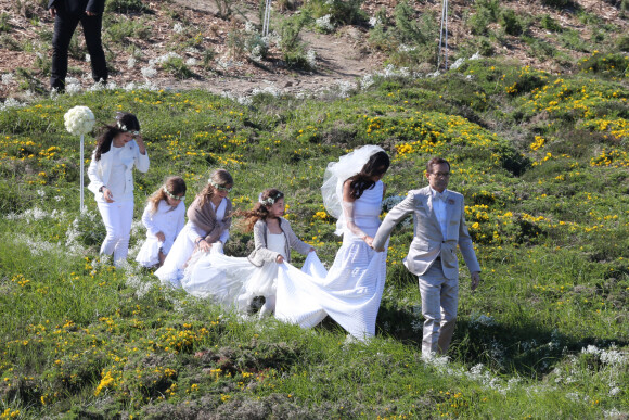 Mariage de Jean-Luc Delarue et Anissa Kehl à Belle-île-en-mer, le 12 mai 2012. Le couple s'est marié dans la maison de l'animateur à Sauzon au cours d'une cérémonie intime. Le fils de Jean-Luc Delarue, Jean, était aux côtés de son père. Le couple, main dans la main, et leurs invités se sont dirigés vers une allée, en direction de la mer, afin de se réunir sur la plage.