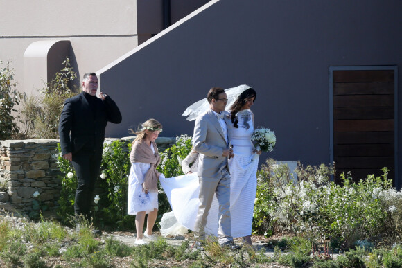 Mariage de Jean-Luc Delarue et Anissa Kehl à Belle-île-en-mer, le 12 mai 2012. Le couple s'est marié dans la maison de l'animateur à Sauzon au cours d'une cérémonie intime. Le fils de Jean-Luc Delarue, Jean, était aux côtés de son père. Le couple, main dans la main, et leurs invités se sont dirigés vers une allée, en direction de la mer, afin de se réunir sur la plage.