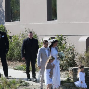 Mariage de Jean-Luc Delarue et Anissa Kehl à Belle-île-en-mer, le 12 mai 2012. Le couple s'est marié dans la maison de l'animateur à Sauzon au cours d'une cérémonie intime. Le fils de Jean-Luc Delarue, Jean, était aux côtés de son père. Le couple, main dans la main, et leurs invités se sont dirigés vers une allée, en direction de la mer, afin de se réunir sur la plage.