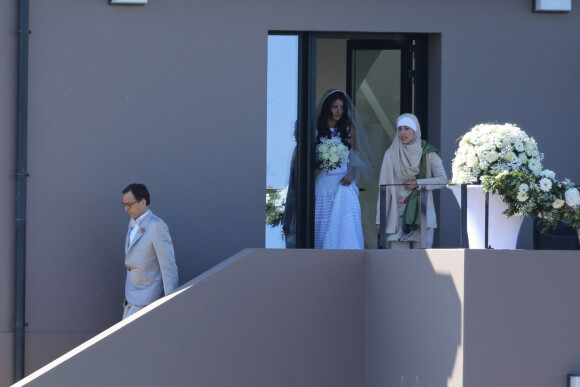 Mariage de Jean-Luc Delarue et Anissa Kehl à Belle-île-en-mer, le 12 mai 2012. Le couple s'est marié dans la maison de l'animateur à Sauzon au cours d'une cérémonie intime. Le fils de Jean-Luc Delarue, Jean, était aux côtés de son père. Le couple, main dans la main, et leurs invités se sont dirigés vers une allée, en direction de la mer, afin de se réunir sur la plage.