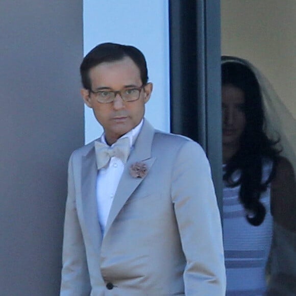 Mariage de Jean-Luc Delarue et Anissa Kehl à Belle-île-en-mer, le 12 mai 2012. Le couple s'est marié dans la maison de l'animateur à Sauzon au cours d'une cérémonie intime. Le fils de Jean-Luc Delarue, Jean, était aux côtés de son père. Le couple, main dans la main, et leurs invités se sont dirigés vers une allée, en direction de la mer, afin de se réunir sur la plage.