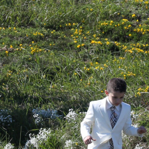 Mariage de Jean-Luc Delarue et Anissa Kehl à Belle-île-en-mer, le 12 mai 2012. Le couple s'est marié dans la maison de l'animateur à Sauzon au cours d'une cérémonie intime. Le fils de Jean-Luc Delarue, Jean, était aux côtés de son père. Le couple, main dans la main, et leurs invités se sont dirigés vers une allée, en direction de la mer, afin de se réunir sur la plage.