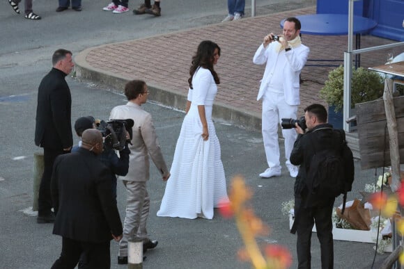 Mariage de Jean-Luc Delarue et Anissa Kehl à Belle-île-en-mer, le 12 mai 2012. Après la cérémonie, le couple a dîné au café de la Cale à Sauson.