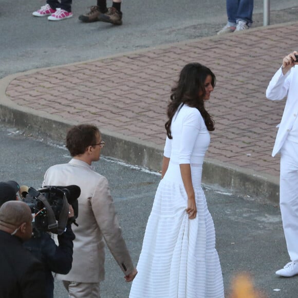 Mariage de Jean-Luc Delarue et Anissa Kehl à Belle-île-en-mer, le 12 mai 2012. Après la cérémonie, le couple a dîné au café de la Cale à Sauson.