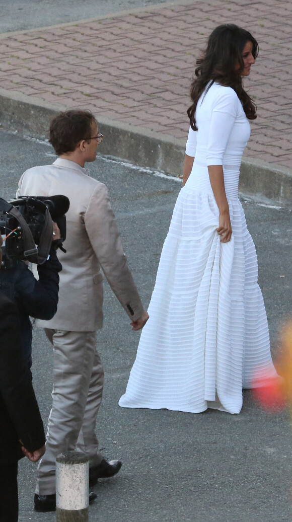 Mariage de Jean-Luc Delarue et Anissa Kehl à Belle-île-en-mer, le 12 mai 2012. Après la cérémonie, le couple a dîné au café de la Cale à Sauson.