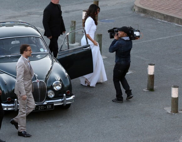 Mariage de Jean-Luc Delarue et Anissa Kehl à Belle-île-en-mer, le 12 mai 2012. Après la cérémonie, le couple a dîné au café de la Cale à Sauson.