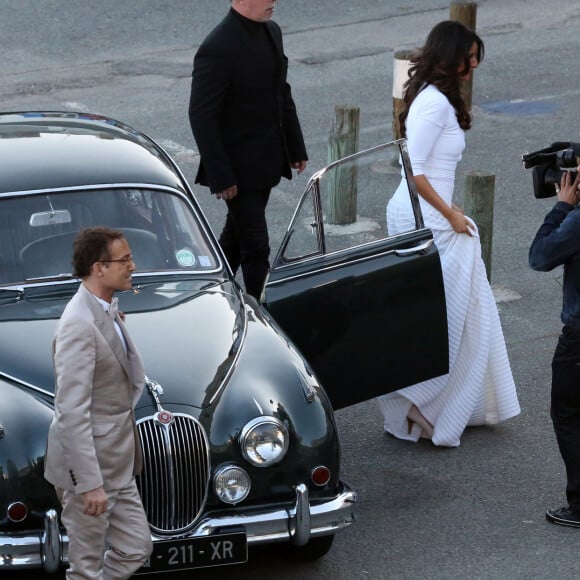 Mariage de Jean-Luc Delarue et Anissa Kehl à Belle-île-en-mer, le 12 mai 2012. Après la cérémonie, le couple a dîné au café de la Cale à Sauson.