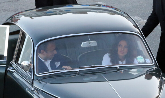 Mariage de Jean-Luc Delarue et Anissa Kehl à Belle-île-en-mer, le 12 mai 2012. Après la cérémonie, le couple a dîné au café de la Cale à Sauson.