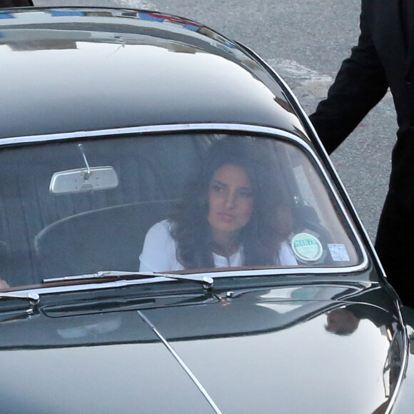 Mariage de Jean-Luc Delarue et Anissa Kehl à Belle-île-en-mer, le 12 mai 2012. Après la cérémonie, le couple a dîné au café de la Cale à Sauson.