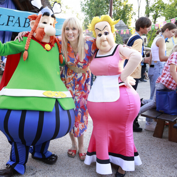 Exclusif - Élodie Gossuin (Miss France 2001) lors de l'opération "L'été gaulois fait son grand retour au Parc Astérix" à Plailly, le 8 juillet 2022. © Christophe Aubert via Bestimage