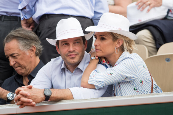 Elodie Gossuin et son mari Bertrand Lacherie dans les tribunes lors des internationaux de tennis de Roland Garros à Paris, le 4 juin 2019. © Jacovides-Moreau/Bestimage 