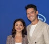 Sarah Hyland et Wells Adams au photocall de "Disney Upfront" à New York, le 17 mai 2022. 