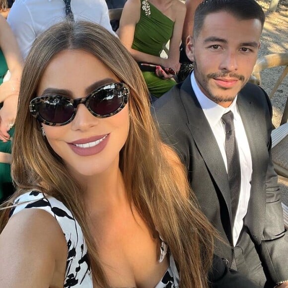 Sofia Vergara et son fils Manolo lors du mariage de Sarah Hyland et Wells Adams.