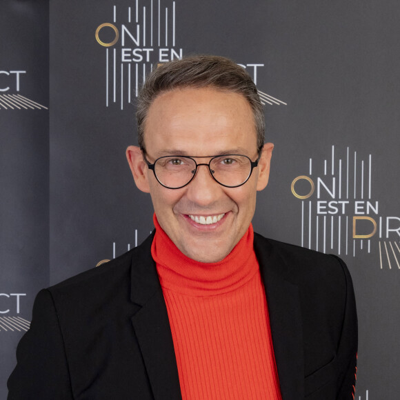 (Info : Yves Calvi positif au covid-19, les présentateurs présents à la spéciale de Laurent Ruquier sont tous cas contact) - Exclusif - Julien Courbet (RTL) - Backstage de l'enregistrement de l'émission "On Est En Direct" (OEED), Spéciale 100 ans de la radio, présentée par L.Ruquier, diffusée sur France 2 le 8 mai © Jack Tribeca / Bestimage 