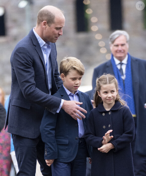 Le prince William, duc de Cambridge, le prince George de Cambridge et la princesse Charlotte de Cambridge en visite au château de Cardiff, Royaume Uni, le 4 juin 2022, à l'occasion du jubilé de platine de la reine d'Angleterre. 