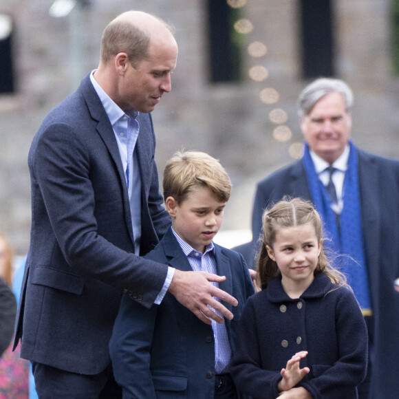 Le prince William, duc de Cambridge, le prince George de Cambridge et la princesse Charlotte de Cambridge en visite au château de Cardiff, Royaume Uni, le 4 juin 2022, à l'occasion du jubilé de platine de la reine d'Angleterre. 
