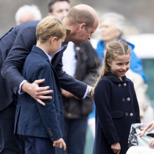 Le prince William, duc de Cambridge, le prince George de Cambridge et la princesse Charlotte de Cambridge en visite au château de Cardiff, Royaume Uni, le 4 juin 2022, à l'occasion du jubilé de platine de la reine d'Angleterre. 