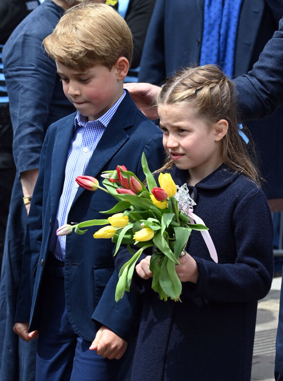 La princesse Charlotte et le prince George - Le duc et la duchesse de Cambridge, et leurs enfants, en visite à Cardiff, à l'occasion du jubilé de platine de la reine d'Angleterre. Le 4 juin 2022 